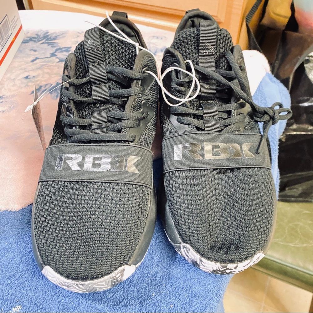 RBX Reebok Super cool Black& White sneakers! size 10 NWT